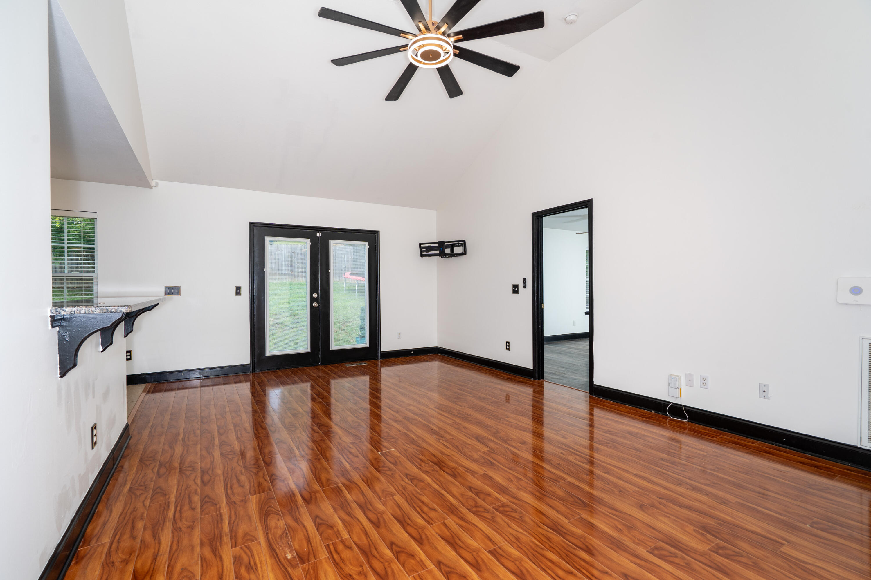 9429 Hackberry Lane Soddy Daisy, TN 37379 - Photo 6 of 30 9429 Hackberry - living area 2