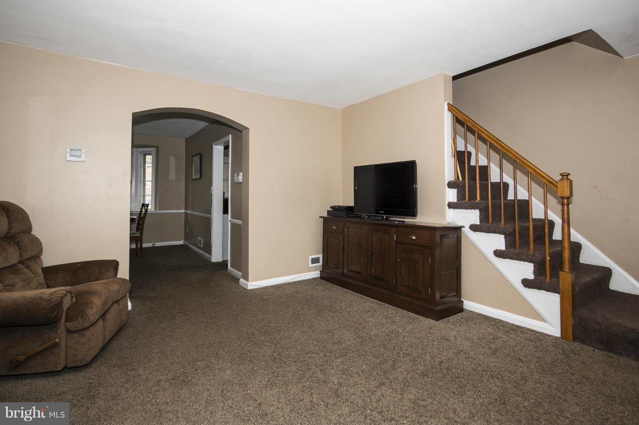 7230 Stratton Way Baltimore, MD 21224 - Photo 5 of 25 Living Room