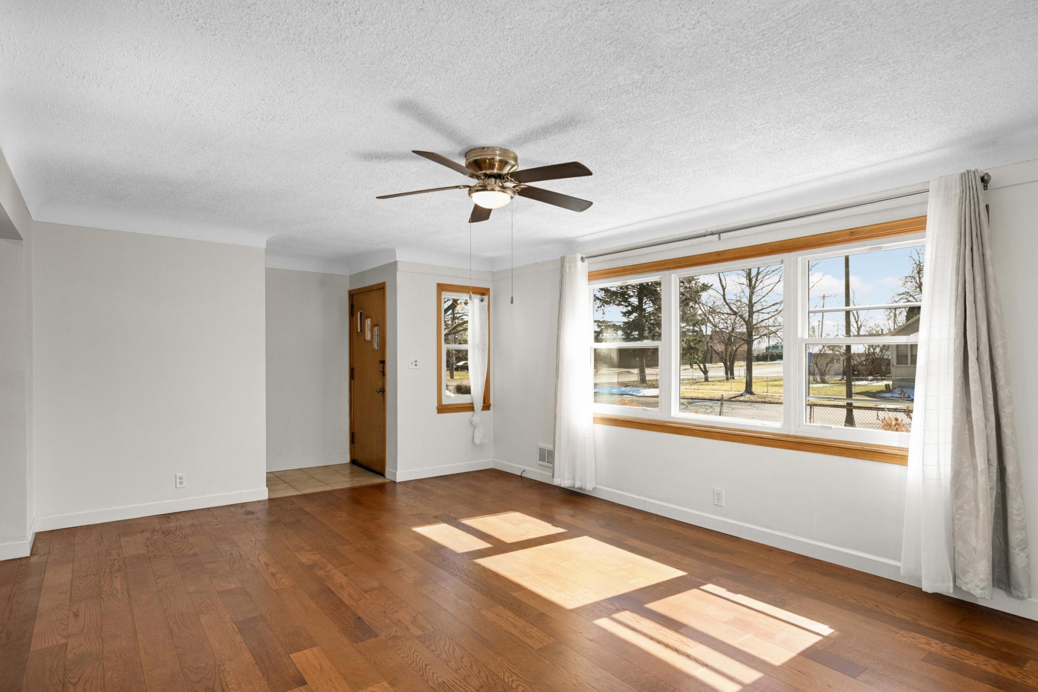 1709 Field Avenue St. Paul, MN 55116 - Photo 3 of 43
