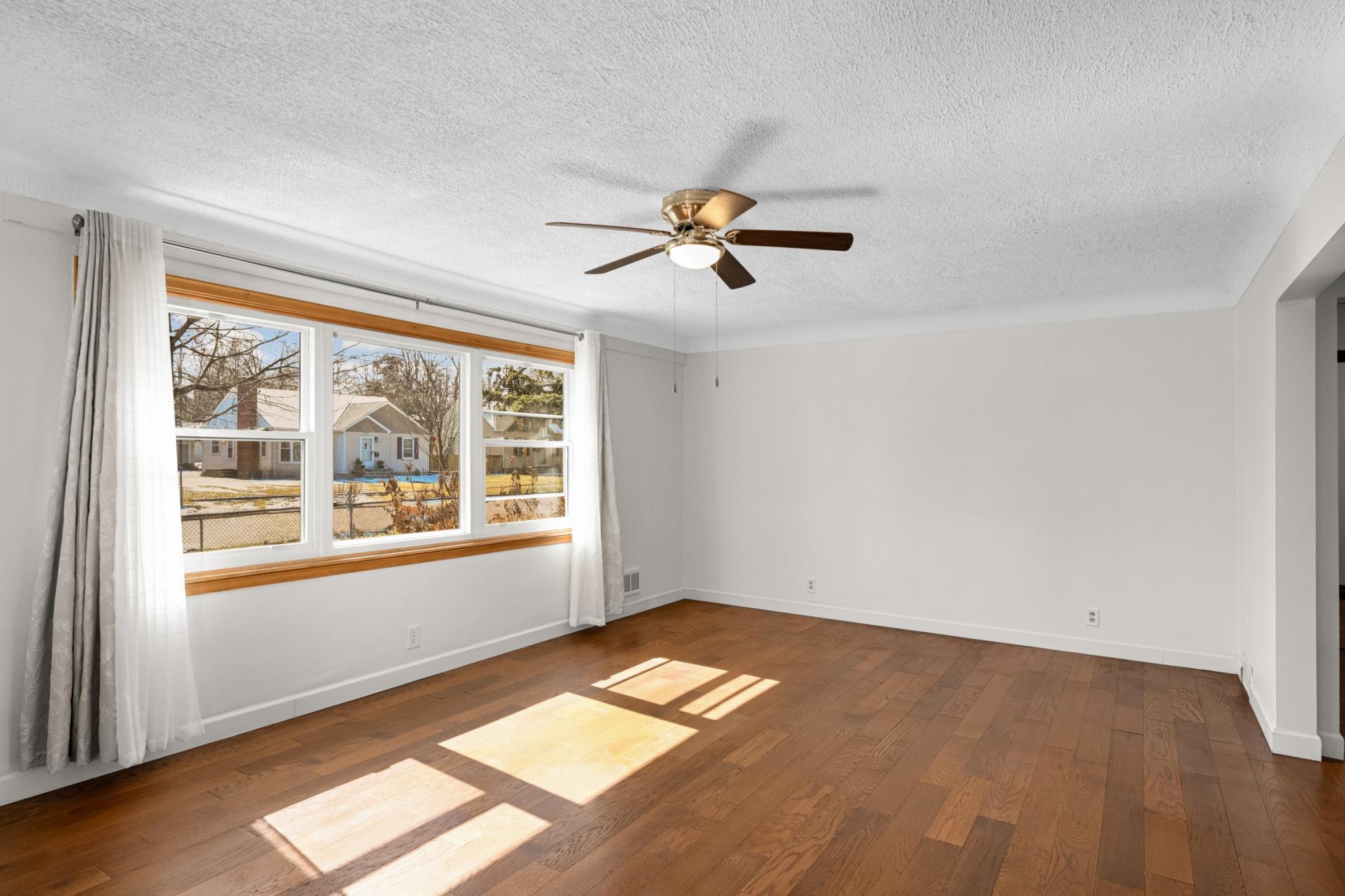 1709 Field Avenue St. Paul, MN 55116 - Photo 4 of 43