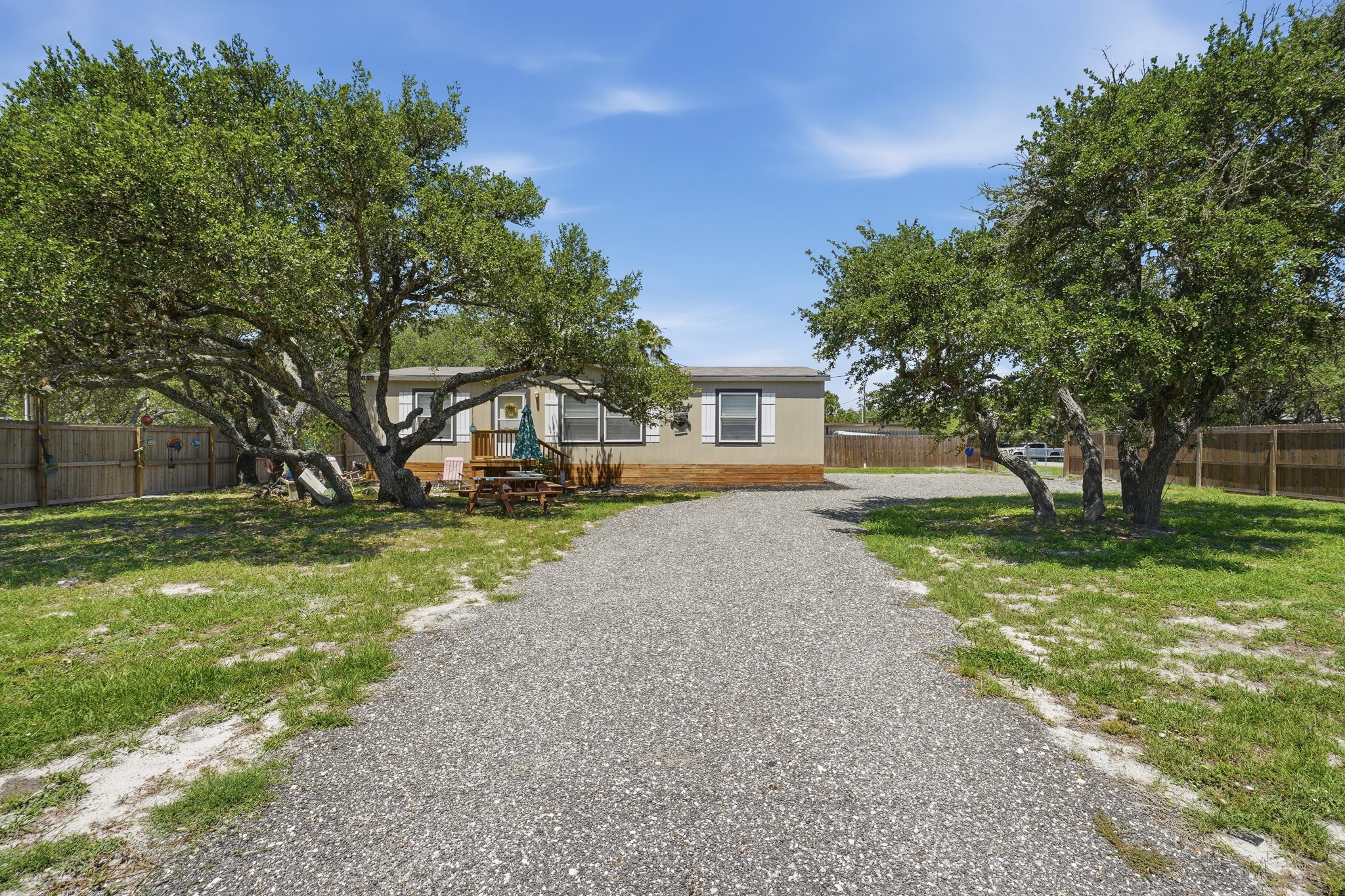 867 Rowe Street Rockport, TX 78382 - Photo 2 of 30