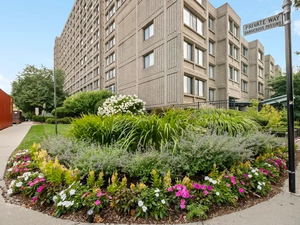 $1,049,000 | 1731 Beacon Street, Unit 202, Brookline, MA 02445