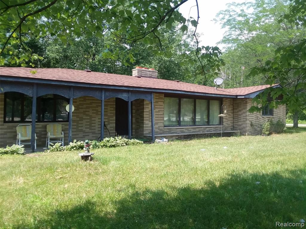 2745 North Huron Road Pinconning, MI 48650 - Photo 4 of 28