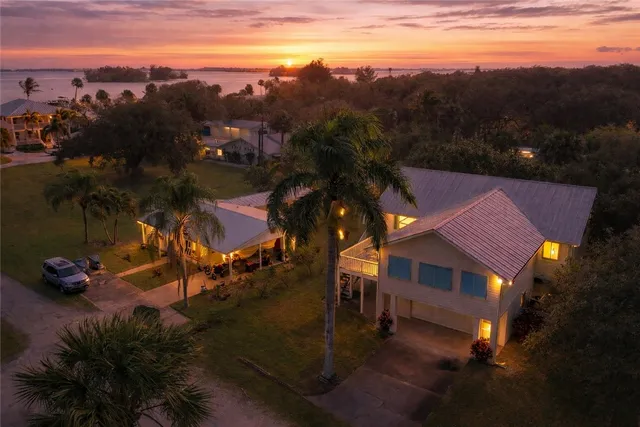 a view of houses with a yard