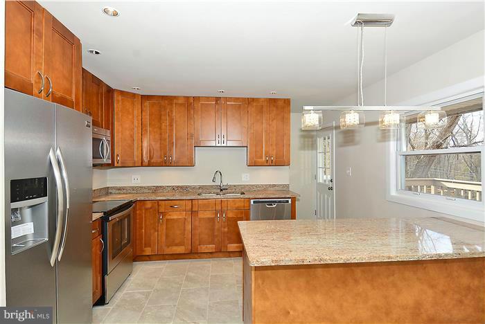 8512 Briarcroft Lane Laurel, MD 20708 - Photo 3 of 28 Kitchen