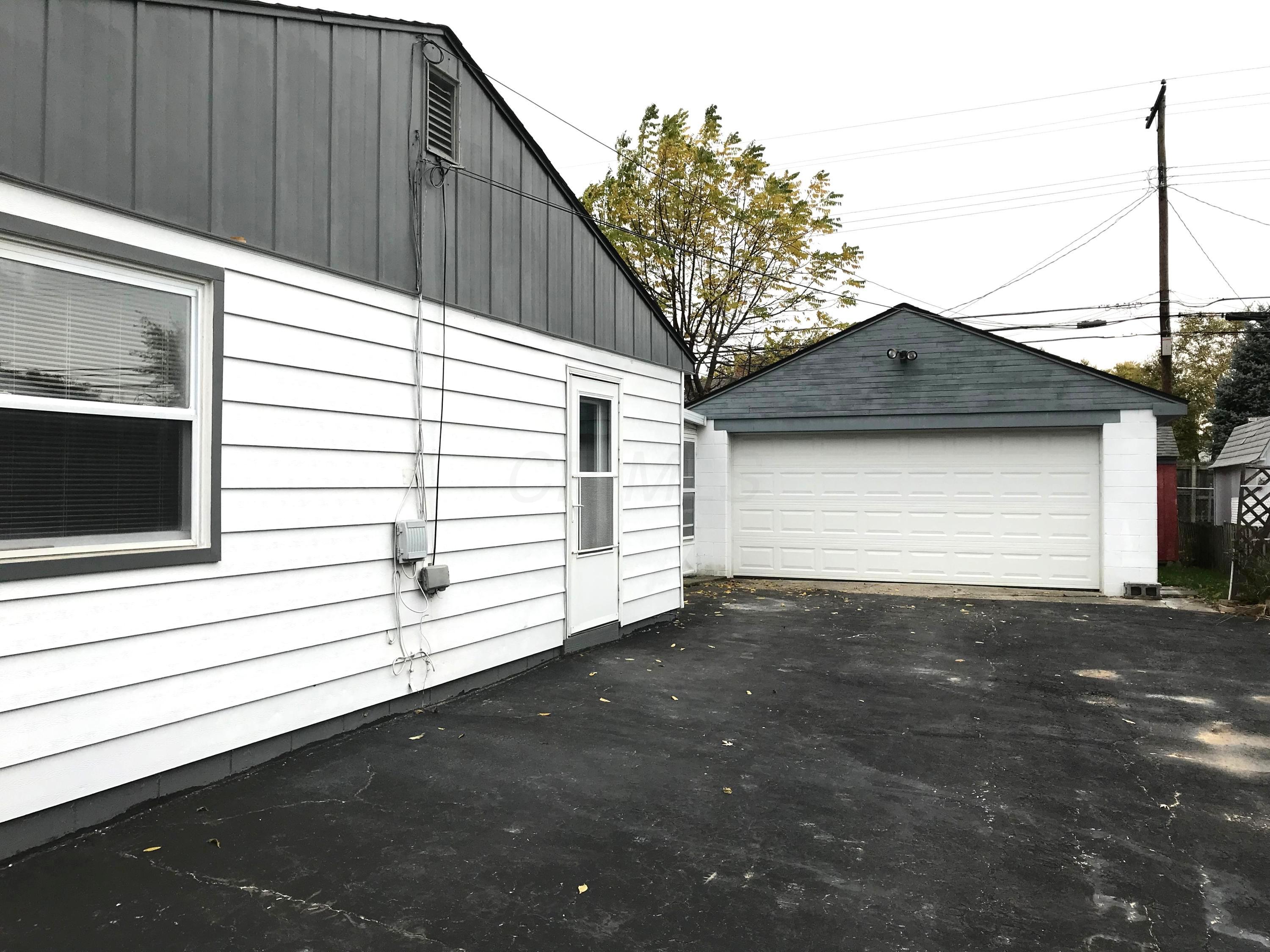229 Redmond Road Columbus, OH 43228 - Photo 16 of 25 Gallery Image 16