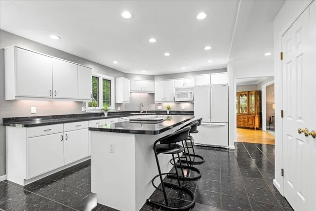 $985,000 | 14 Vanessa Drive, Northborough, MA 01532