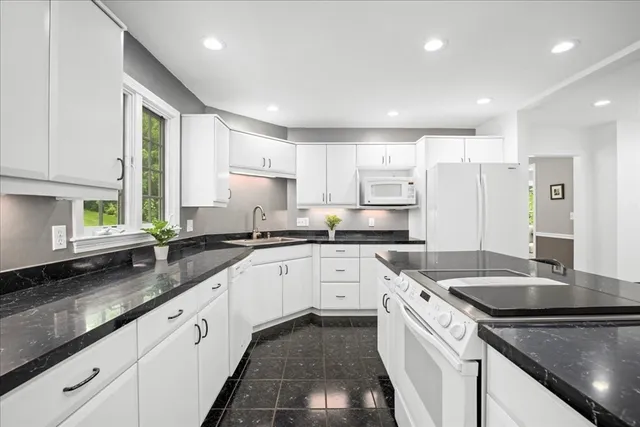 $985,000 | 14 Vanessa Drive, Northborough, MA 01532