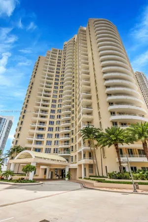 $3,400 | 888 Brickell Key Drive, Unit 1001, Miami, FL 33131