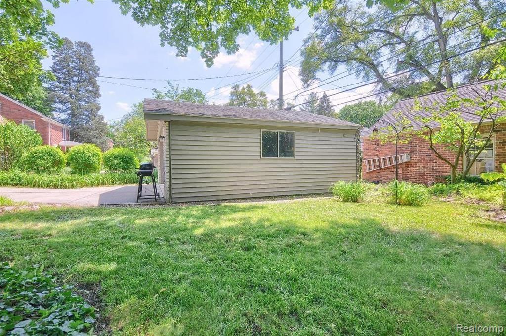 26117 York Road Huntington Woods, MI 48070 - Photo 32 of 32