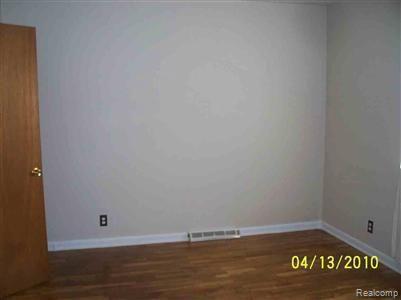 132 North Holcomb Road Clarkston, MI 48346 - Photo 8 of 9 4100512_06