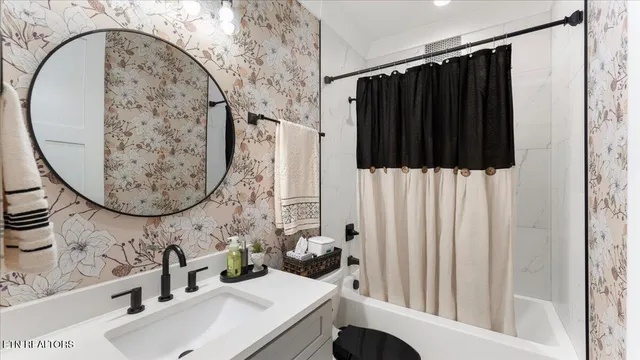 $650,000 | 140 Utsesti Way, Loudon, TN 37774