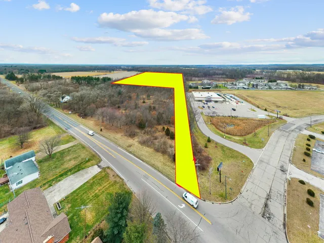 $230,000 | 56600 Highway 51, Dowagiac, MI 49047