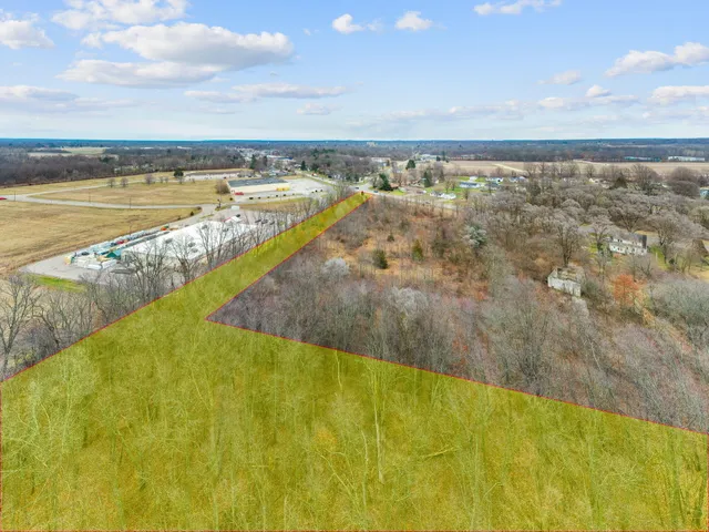 $230,000 | 56600 Highway 51, Dowagiac, MI 49047