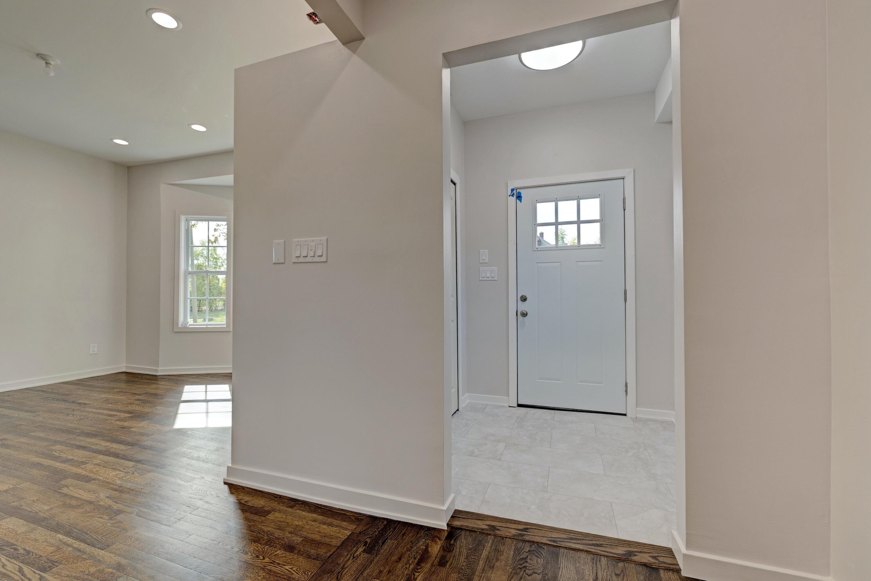 6142 Commonwealth Street Detroit, MI 48208 - Photo 6 of 48 5) Front Foyer