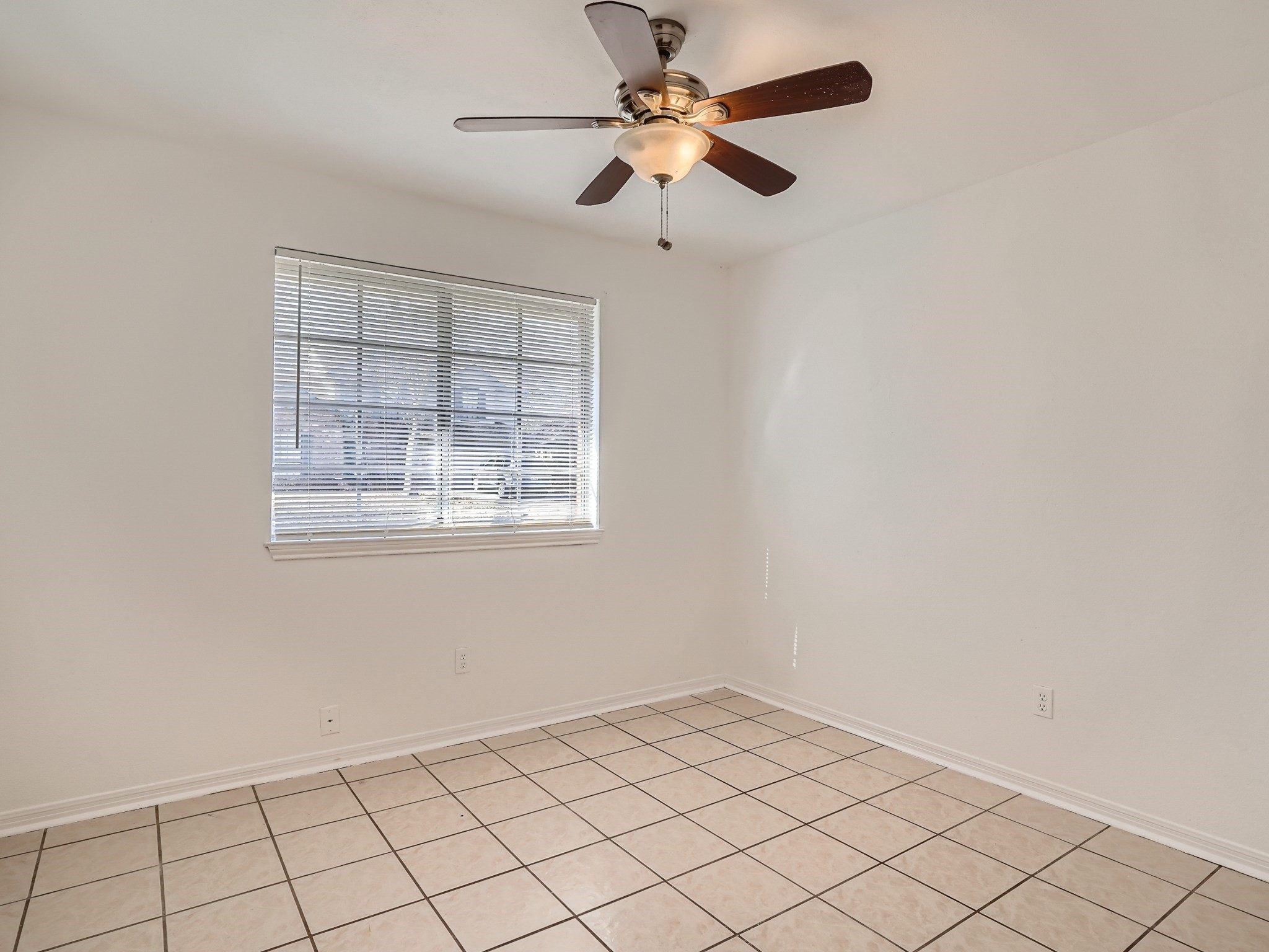 811 Canyon Bend Road Pflugerville, TX 78660 - Photo 8 of 11 an empty room with fan