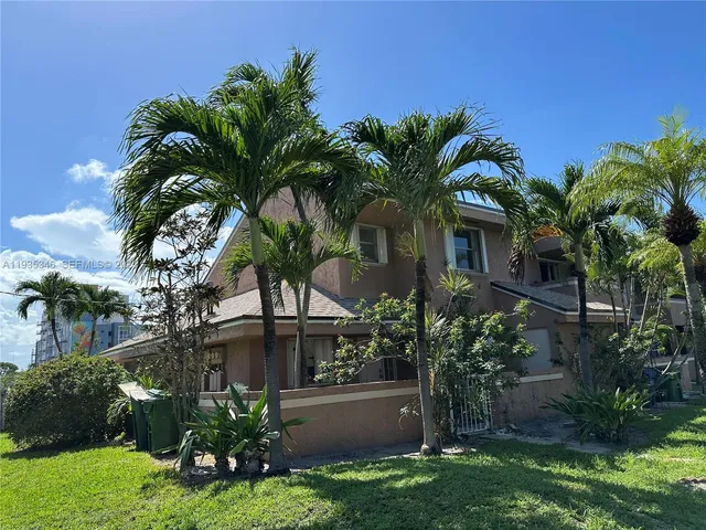$540,000 | 708 South E 3rd Avenue, Unit 201, Hallandale Beach, FL 33009