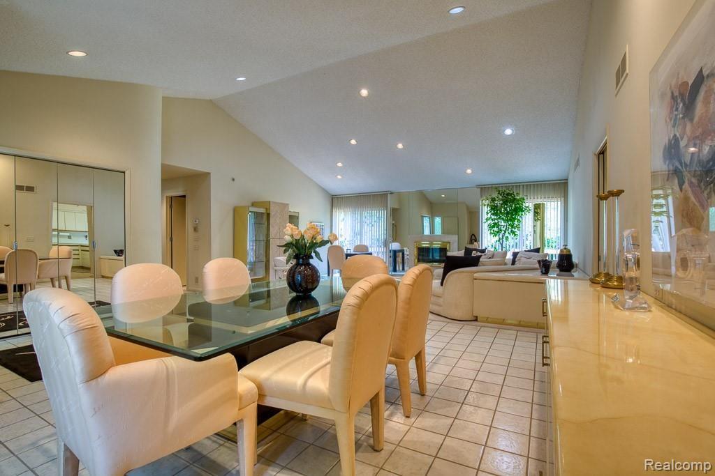 5670 Ridgewood Road West Bloomfield, MI 48322 - Photo 6 of 62