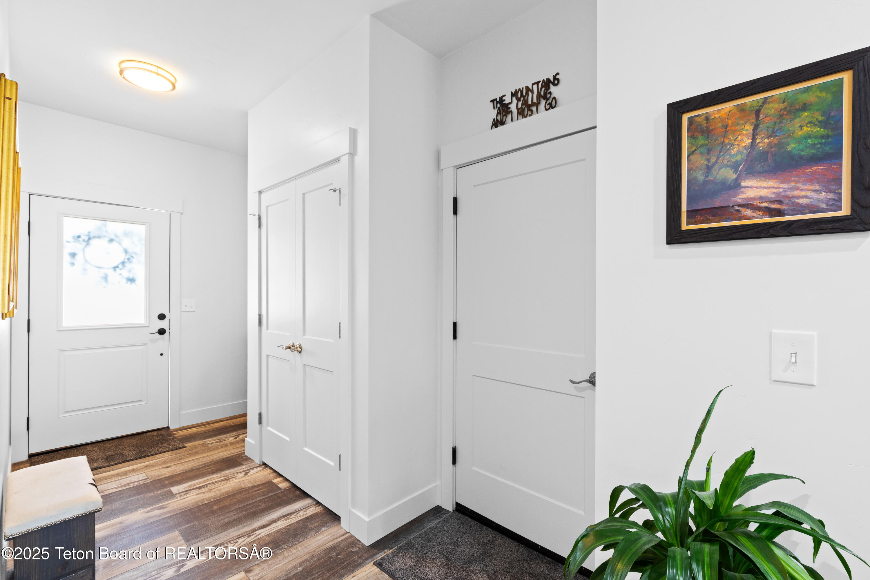 265 River Circle, Unit 2 Alpine, WY 83128 - Photo 14 of 36 265 River Circle Unit 2 Alpine_Entryway