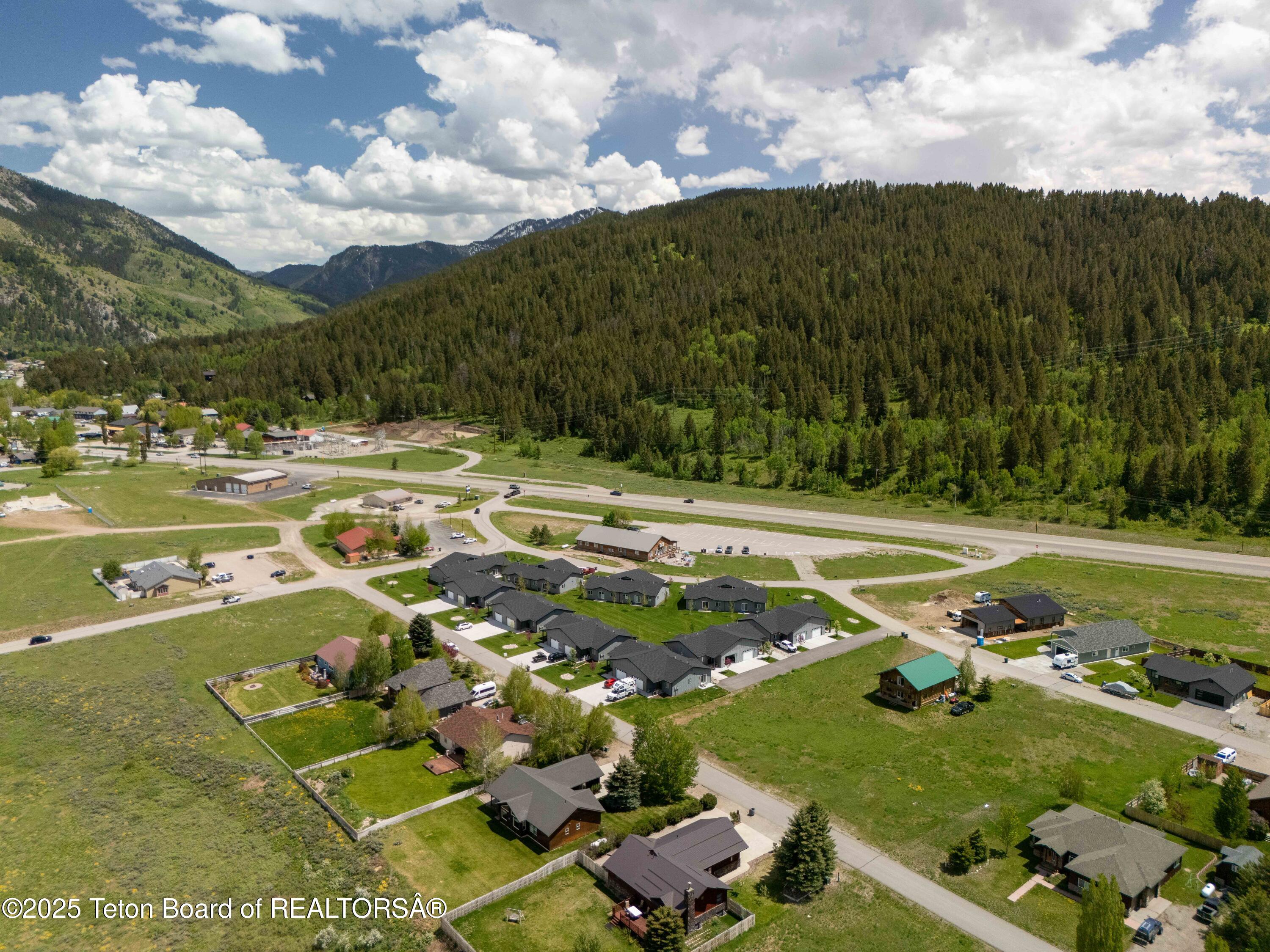 265 River Circle, Unit 2 Alpine, WY 83128 - Photo 32 of 35 265 River Circle Unit 2 Alpine 2_I_0019_