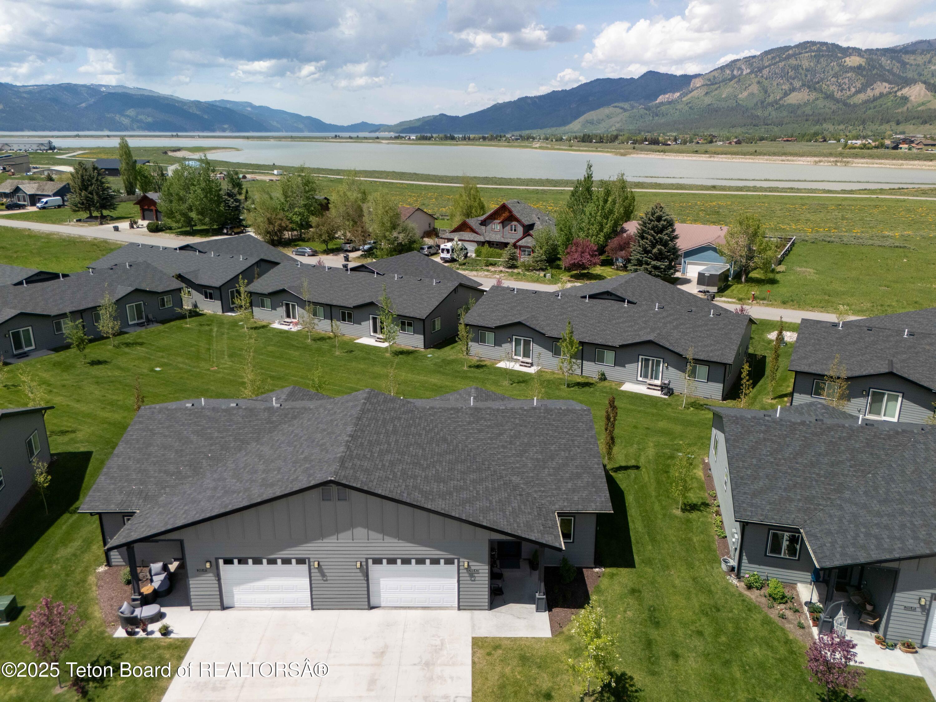 265 River Circle, Unit 2 Alpine, WY 83128 - Photo 4 of 36 265 River Circle Unit 2 Alpine 2_I_0007_