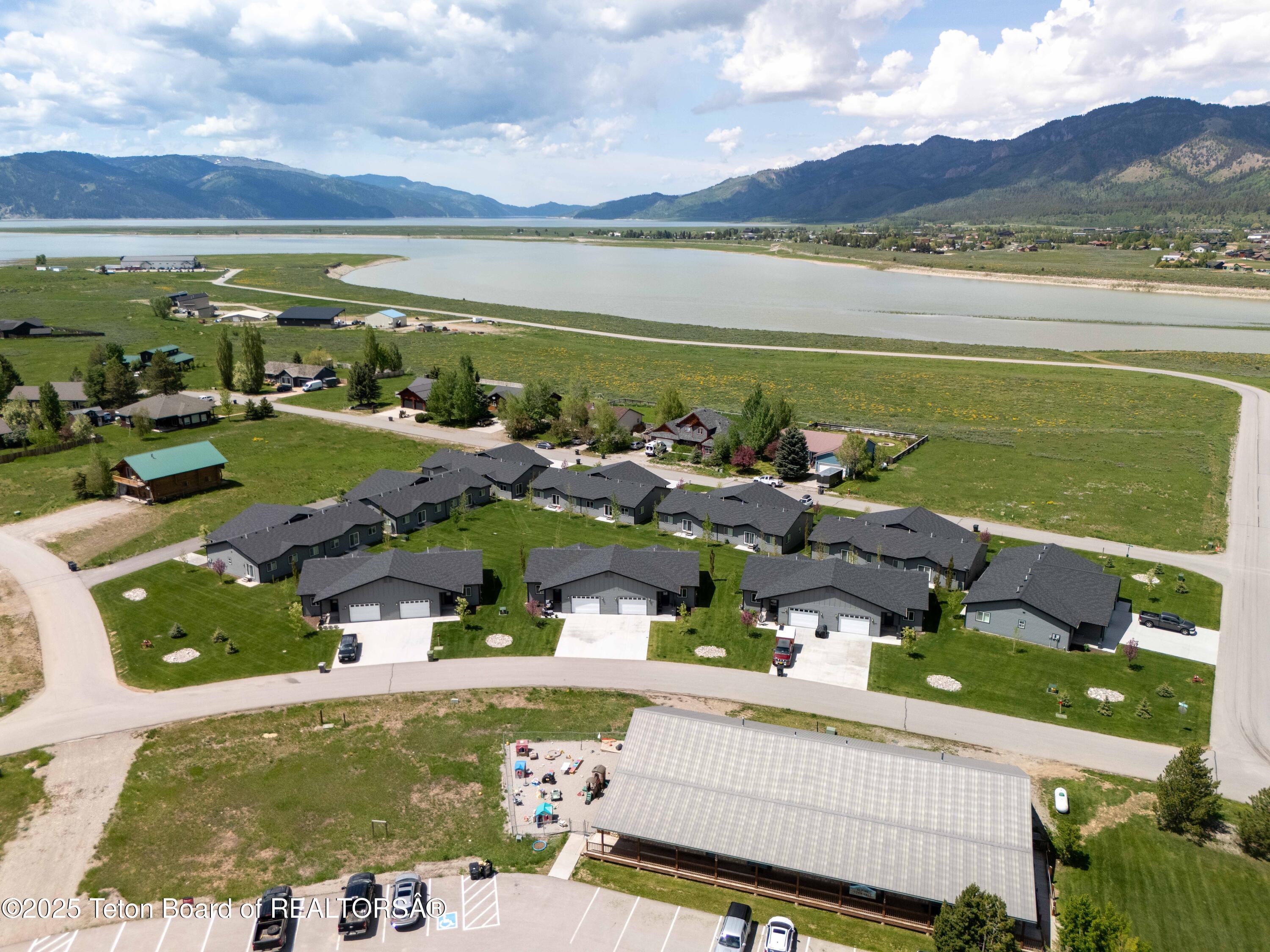 265 River Circle, Unit 2 Alpine, WY 83128 - Photo 10 of 36 265 River Circle Unit 2 Alpine 2_I_0014_