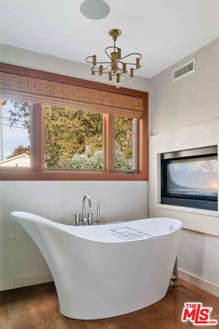 $4,500,000 | 915 Centinela Avenue, Santa Monica, CA 90403