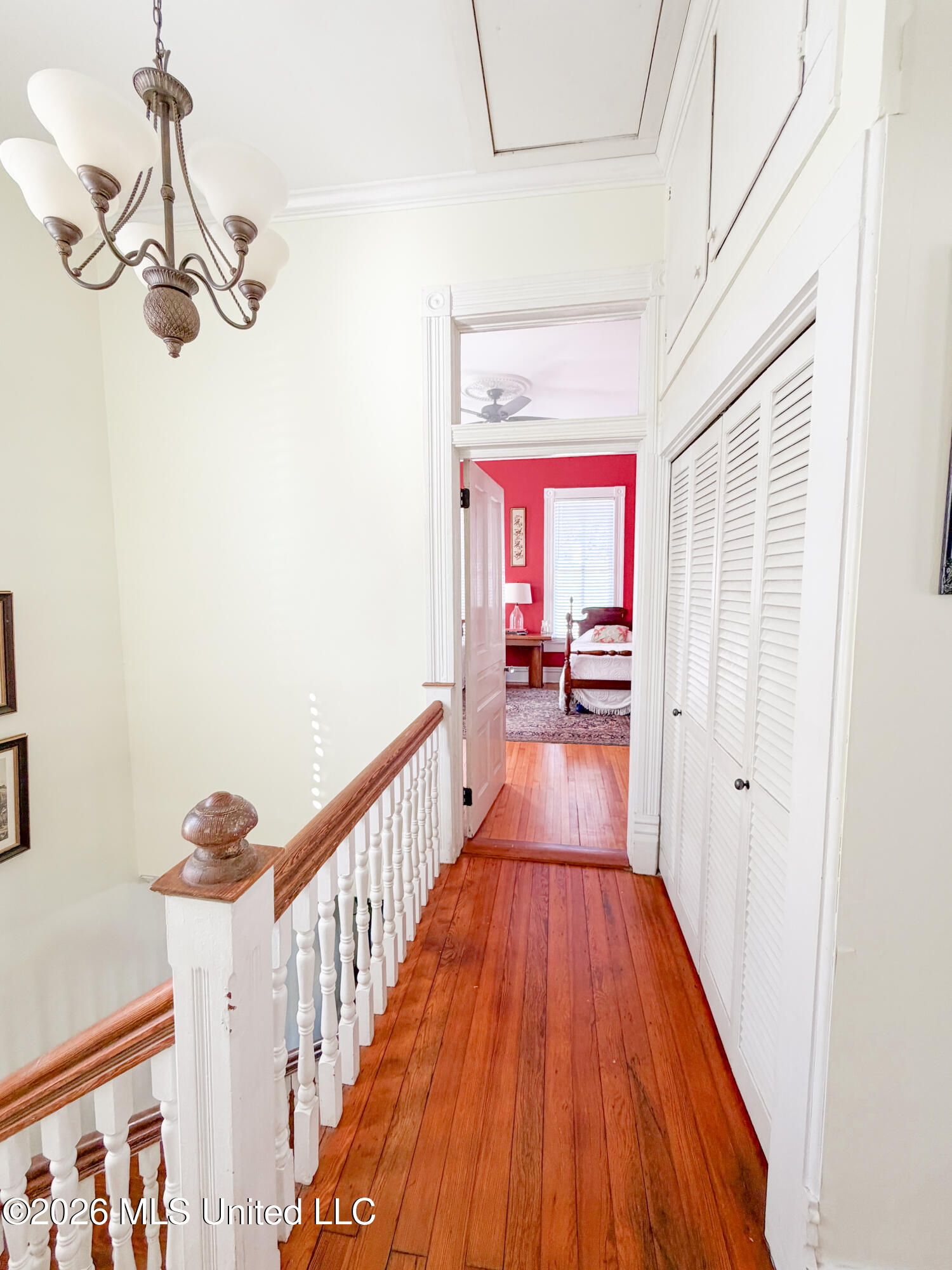 610 State Street Natchez, MS 39120 - Photo 11 of 28 2nd floor hall landing