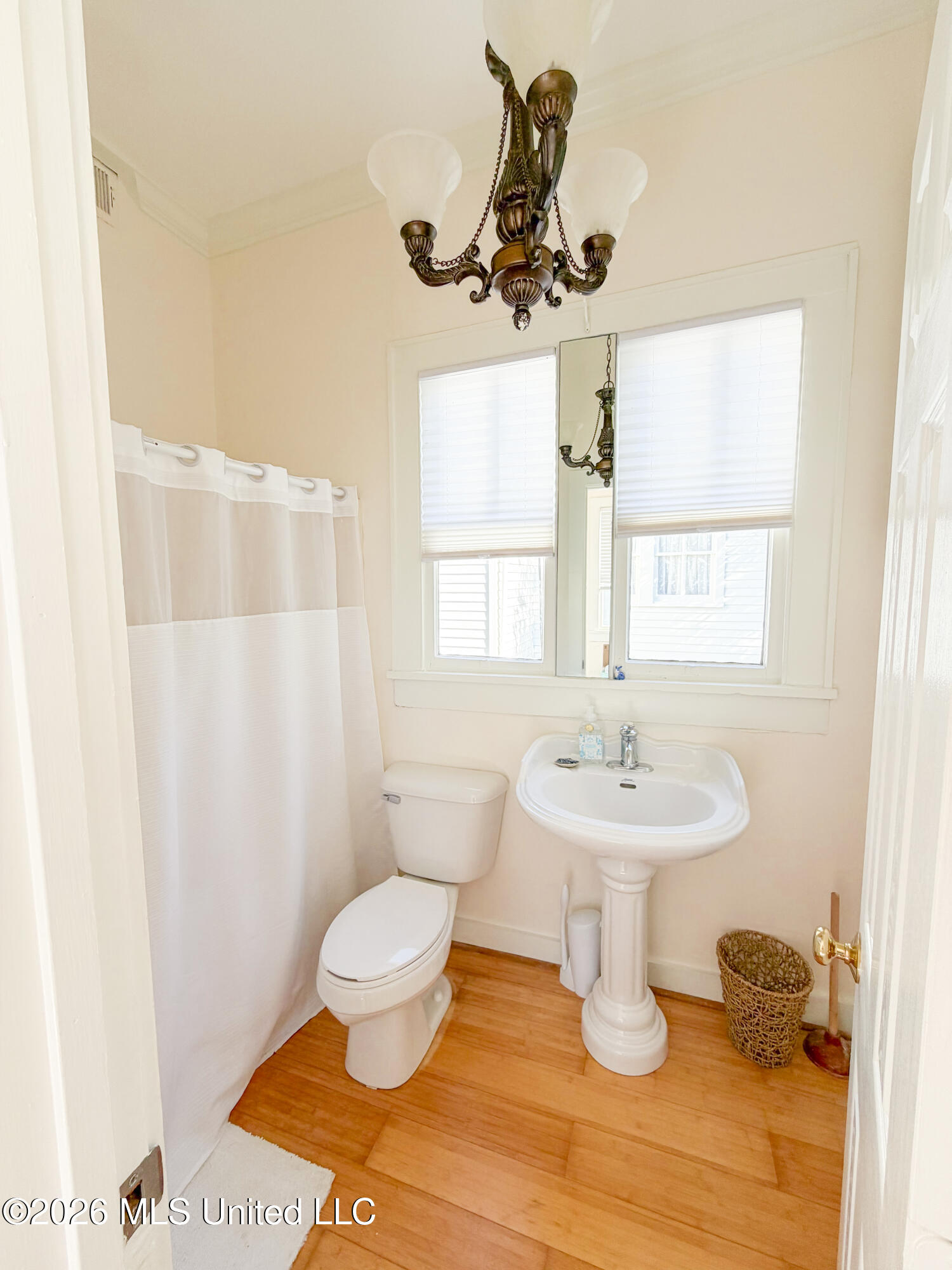 610 State Street Natchez, MS 39120 - Photo 24 of 28 2nd floor back bathroom