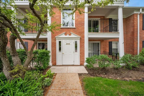 $2,290 | 520 Shorely Drive, Unit 203, Barrington, IL 60010
