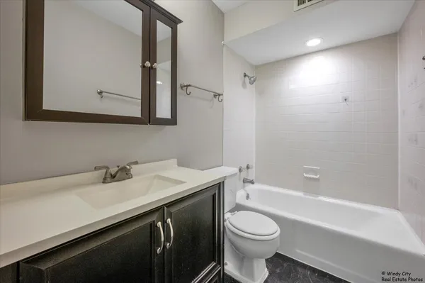 $2,290 | 520 Shorely Drive, Unit 203, Barrington, IL 60010