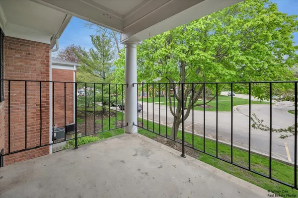 $2,290 | 520 Shorely Drive, Unit 203, Barrington, IL 60010