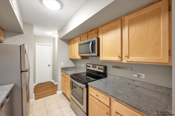 $2,290 | 520 Shorely Drive, Unit 203, Barrington, IL 60010