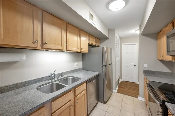 $2,290 | 520 Shorely Drive, Unit 203, Barrington, IL 60010