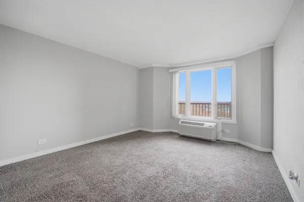 $169,900 | 1 Renaissance Place, Unit 709, Palatine, IL 60067