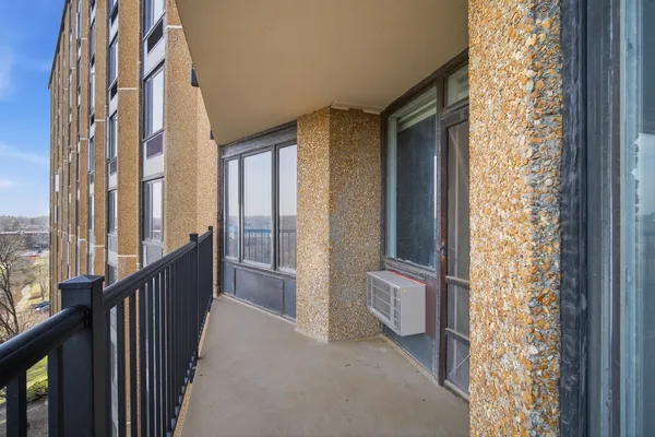 $169,900 | 1 Renaissance Place, Unit 709, Palatine, IL 60067