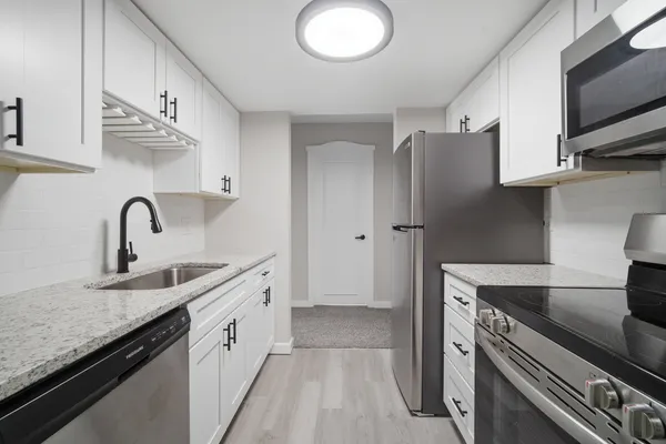 $169,900 | 1 Renaissance Place, Unit 709, Palatine, IL 60067
