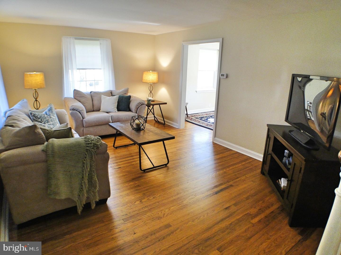 327 Powell Road Springfield, PA 19064 - Photo 3 of 25 Living Room