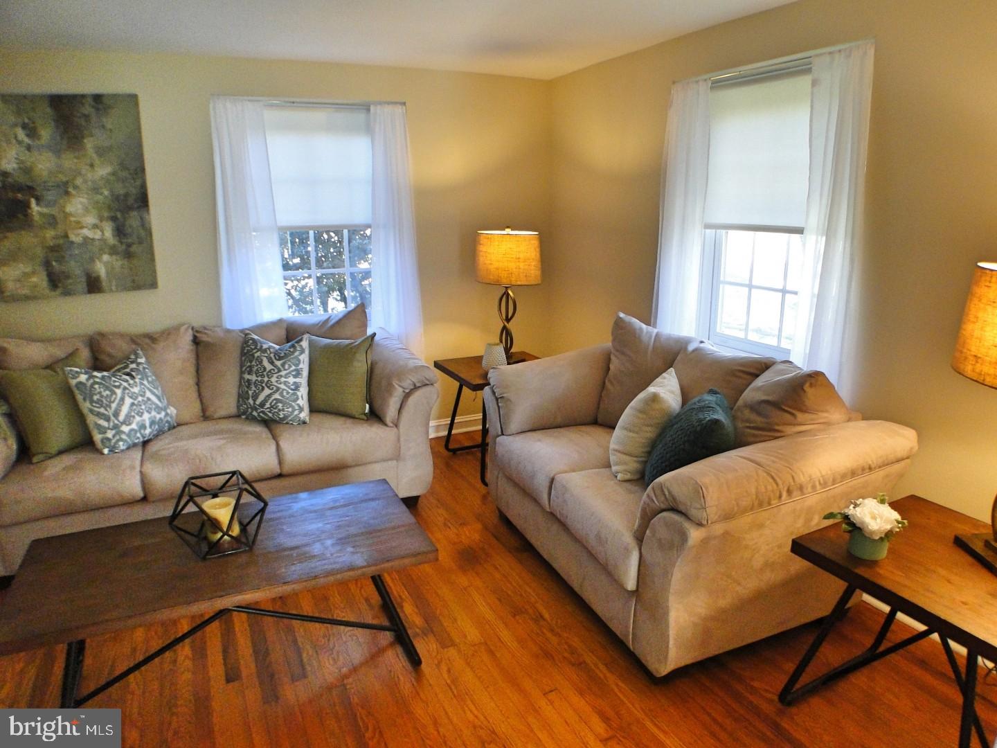327 Powell Road Springfield, PA 19064 - Photo 4 of 25 Living Room