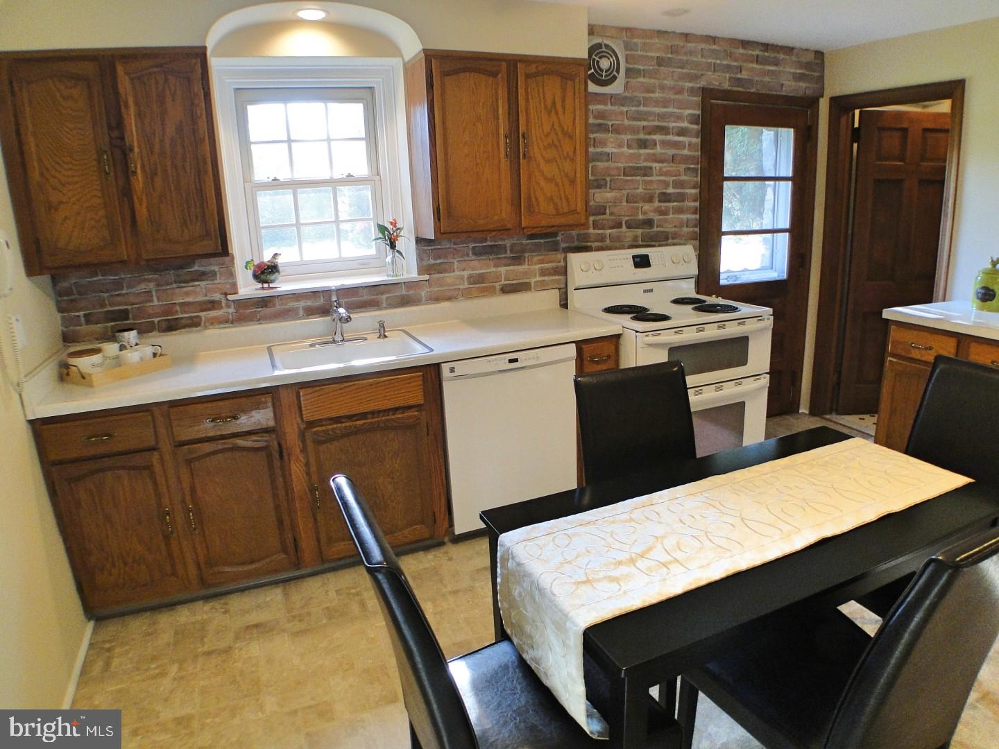 327 Powell Road Springfield, PA 19064 - Photo 8 of 25 Kitchen