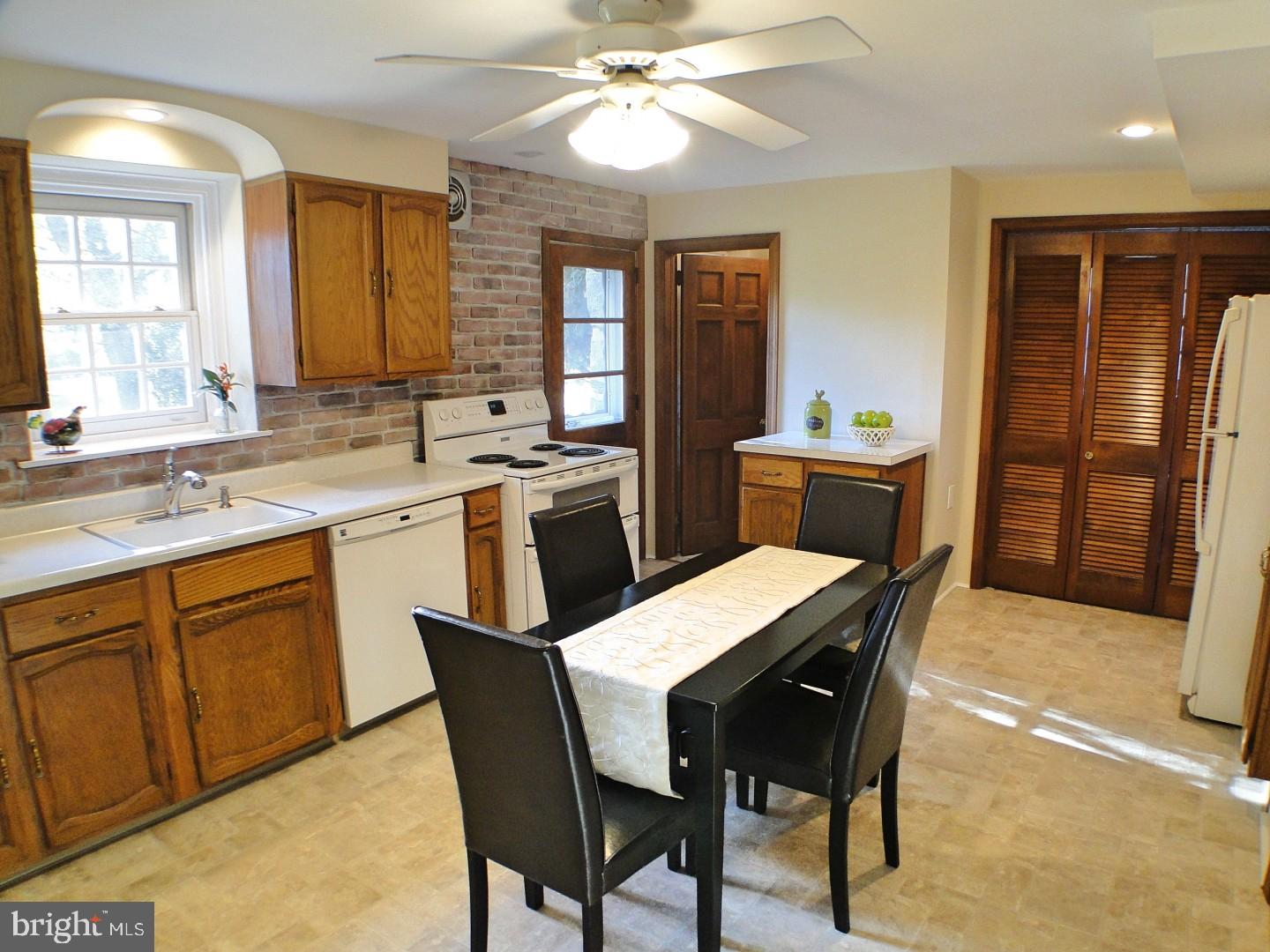 327 Powell Road Springfield, PA 19064 - Photo 9 of 25 Kitchen