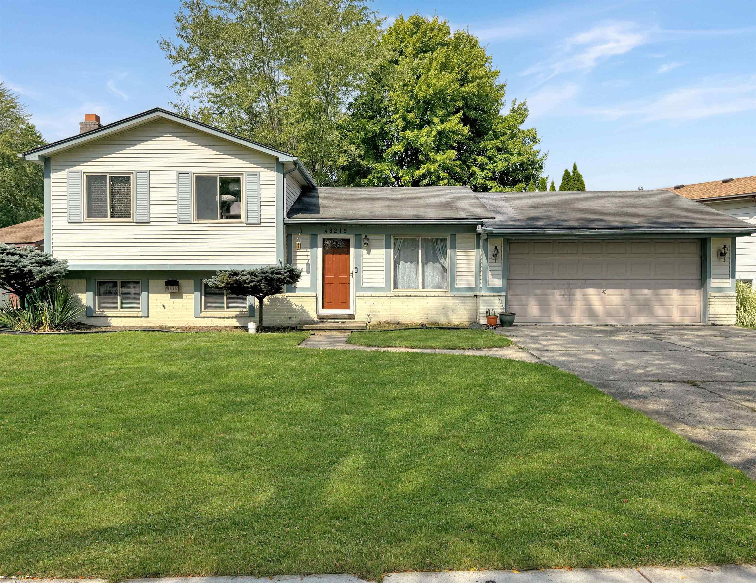 48219 Menter Street Chesterfield, MI 48047 - Photo 1 of 25