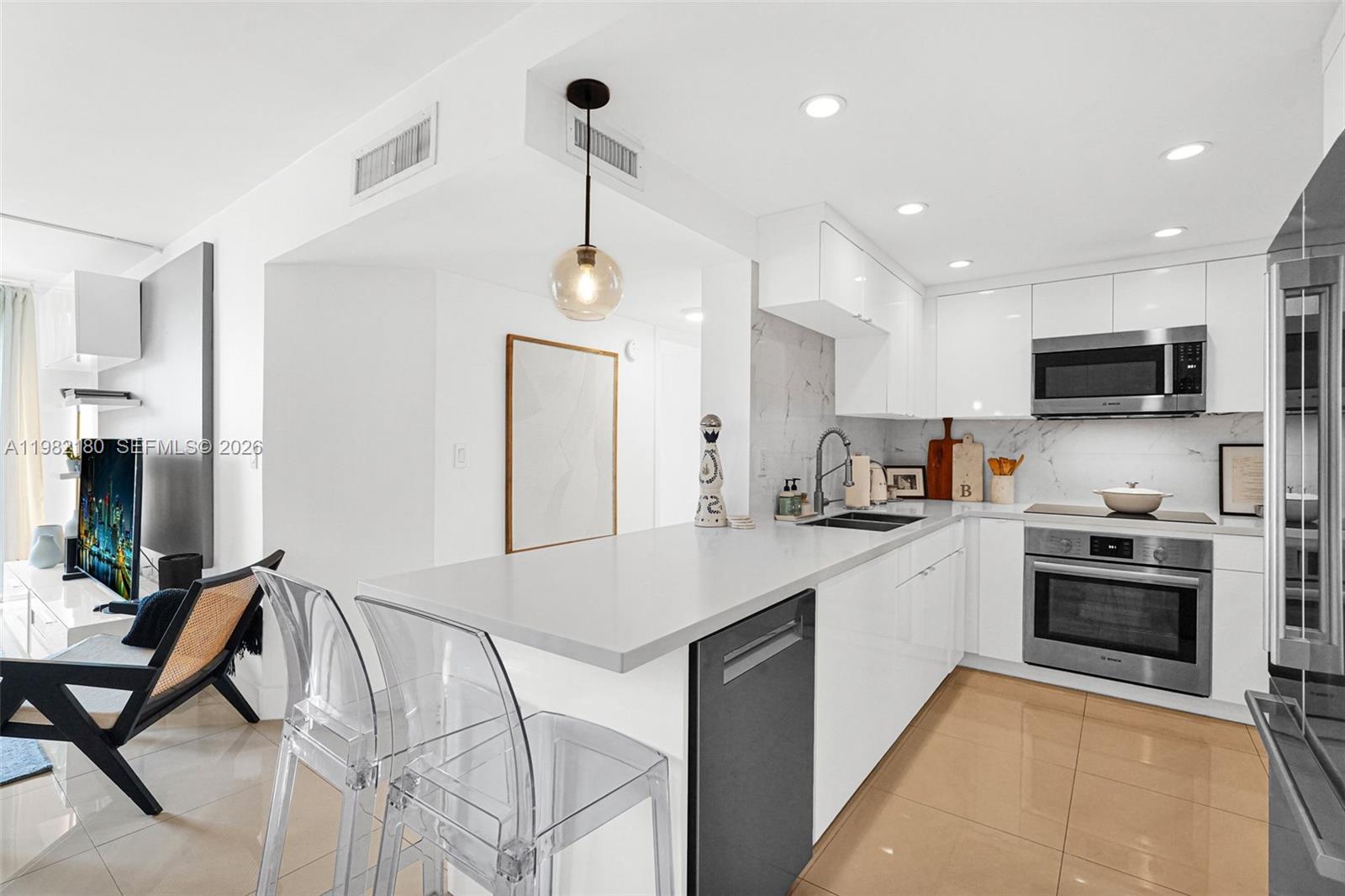 1605 Bay Road, Unit 201 Miami Beach, FL 33139 - Photo 12 of 45