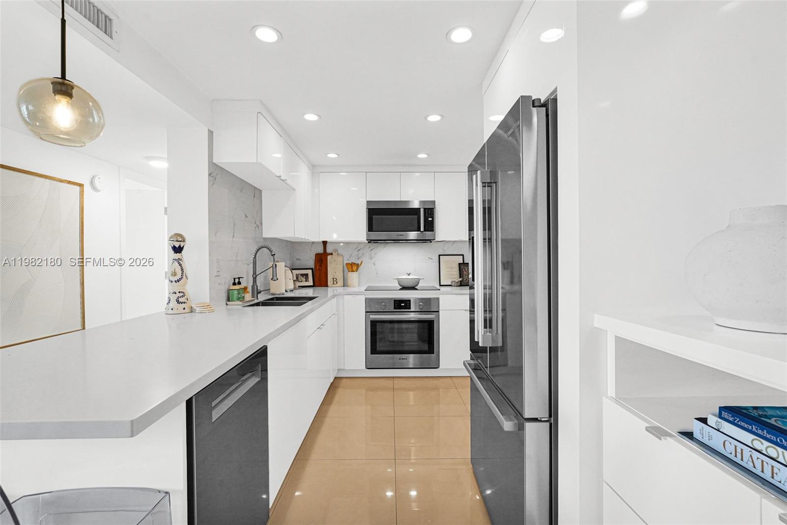 1605 Bay Road, Unit 201 Miami Beach, FL 33139 - Photo 14 of 45