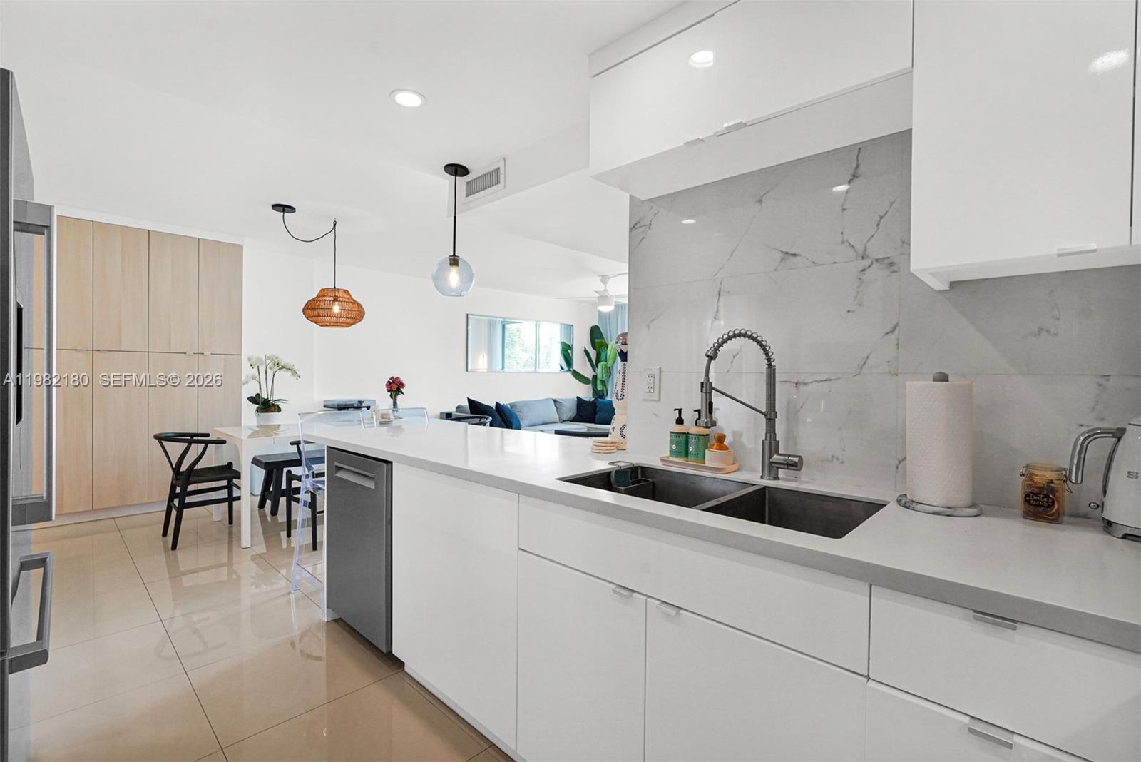 1605 Bay Road, Unit 201 Miami Beach, FL 33139 - Photo 5 of 45
