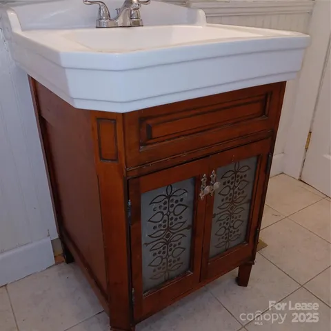 a close view of sink