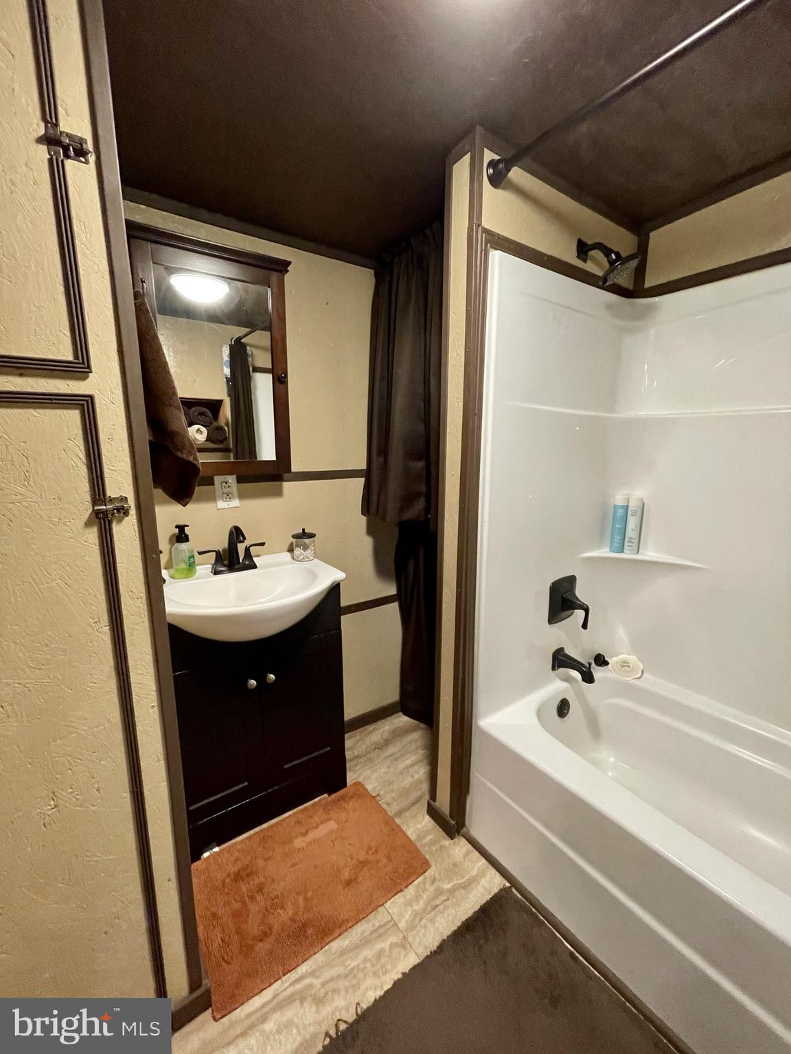 512 Risinger Road Hedgesville, WV 25427 - Photo 61 of 93 bathroom