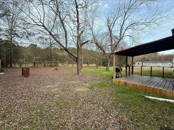 a view of a yard with a tree
