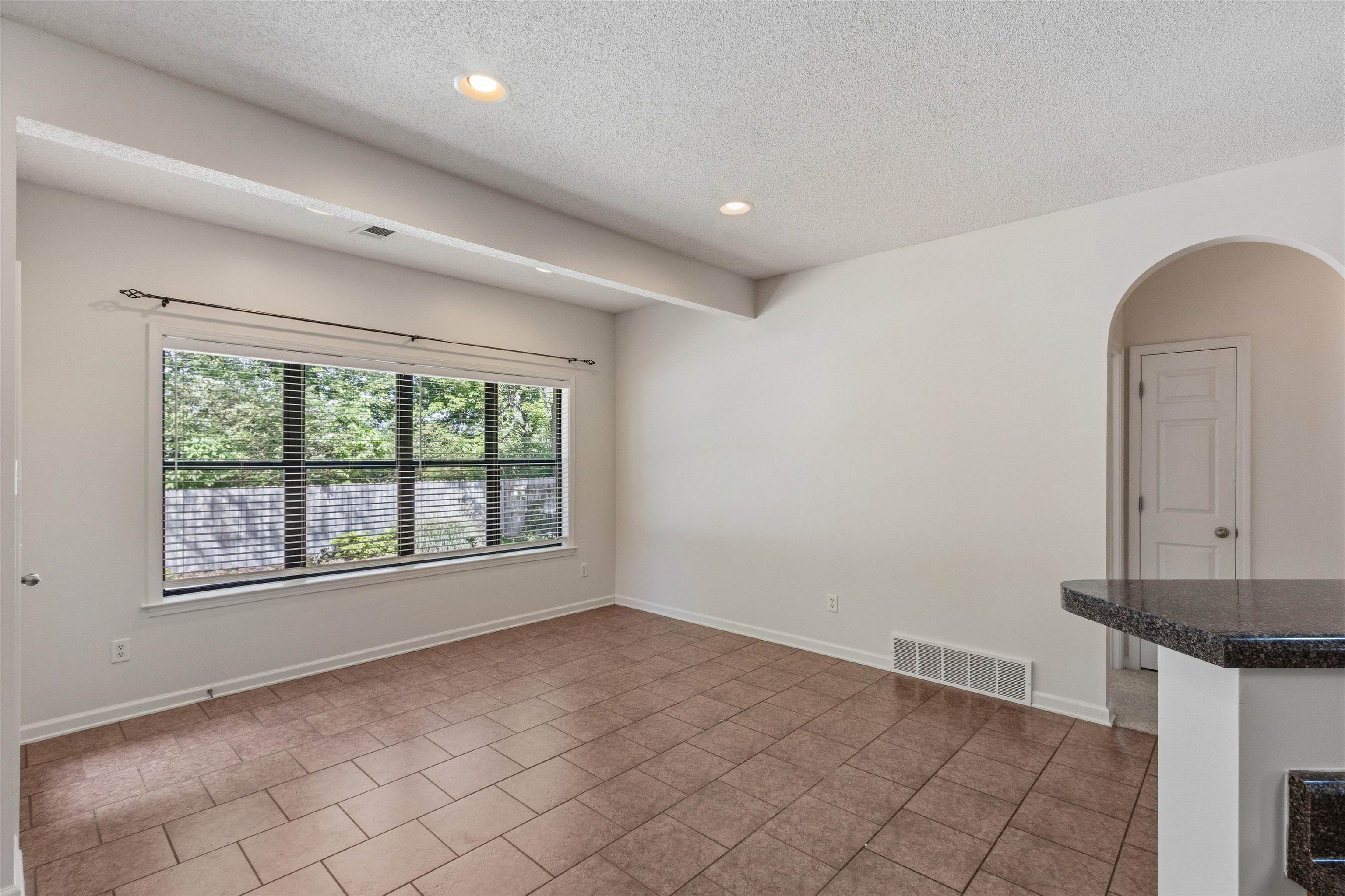 3671 Haynes Road Bartlett, TN 38133 - Photo 19 of 40 an empty room with windows