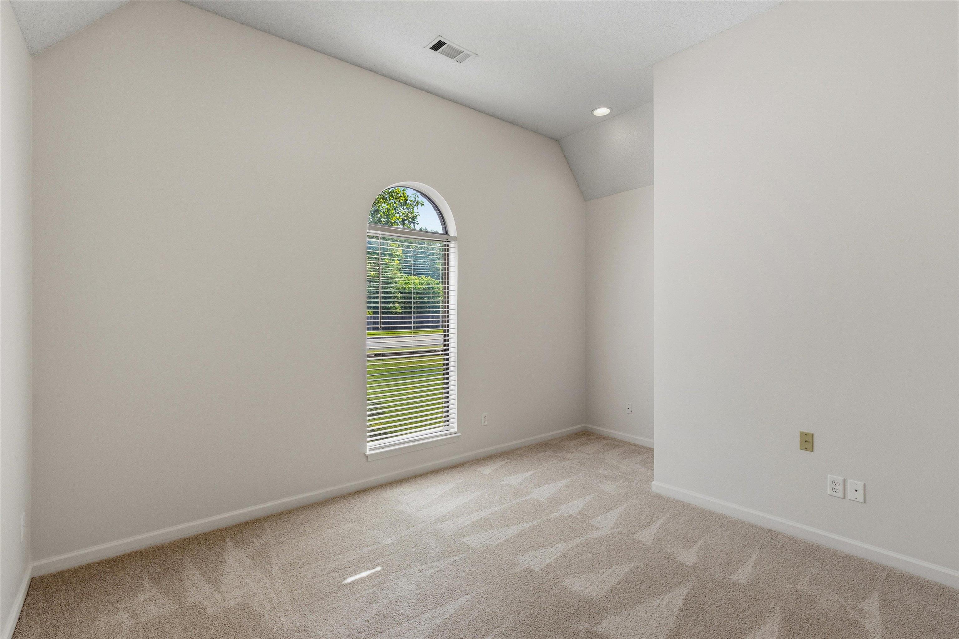 3671 Haynes Road Bartlett, TN 38133 - Photo 26 of 40 an empty room with a window